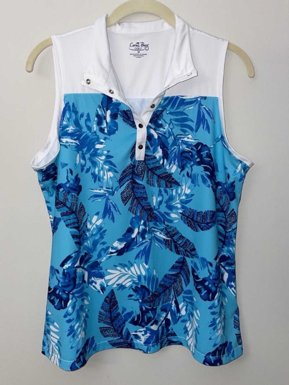 Coral Bay Golf Shirt Women’s M Sleeveless White / Blue Feathers - 5 Snap
